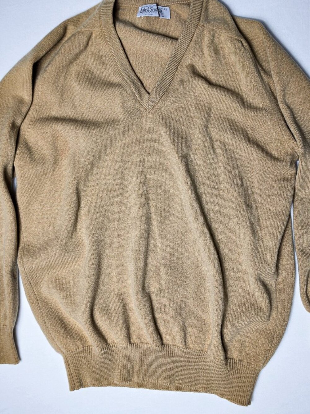 VTG Lyle & Scott 100% Cashmere V neck sweater brown gold old money preppy beige